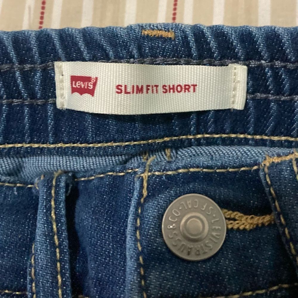 Levi’s Slim Fit Short - Picture 3 of 4